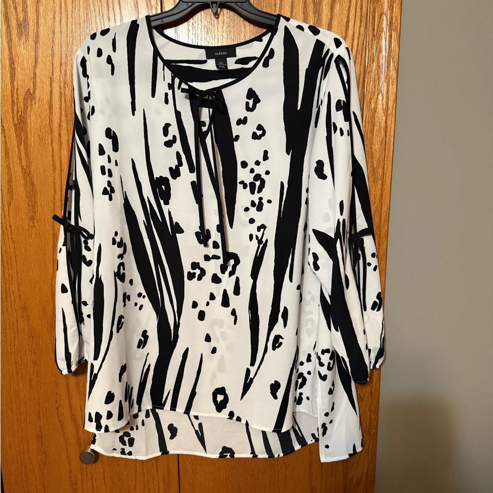 Alfani Black and White Abstract Blouse